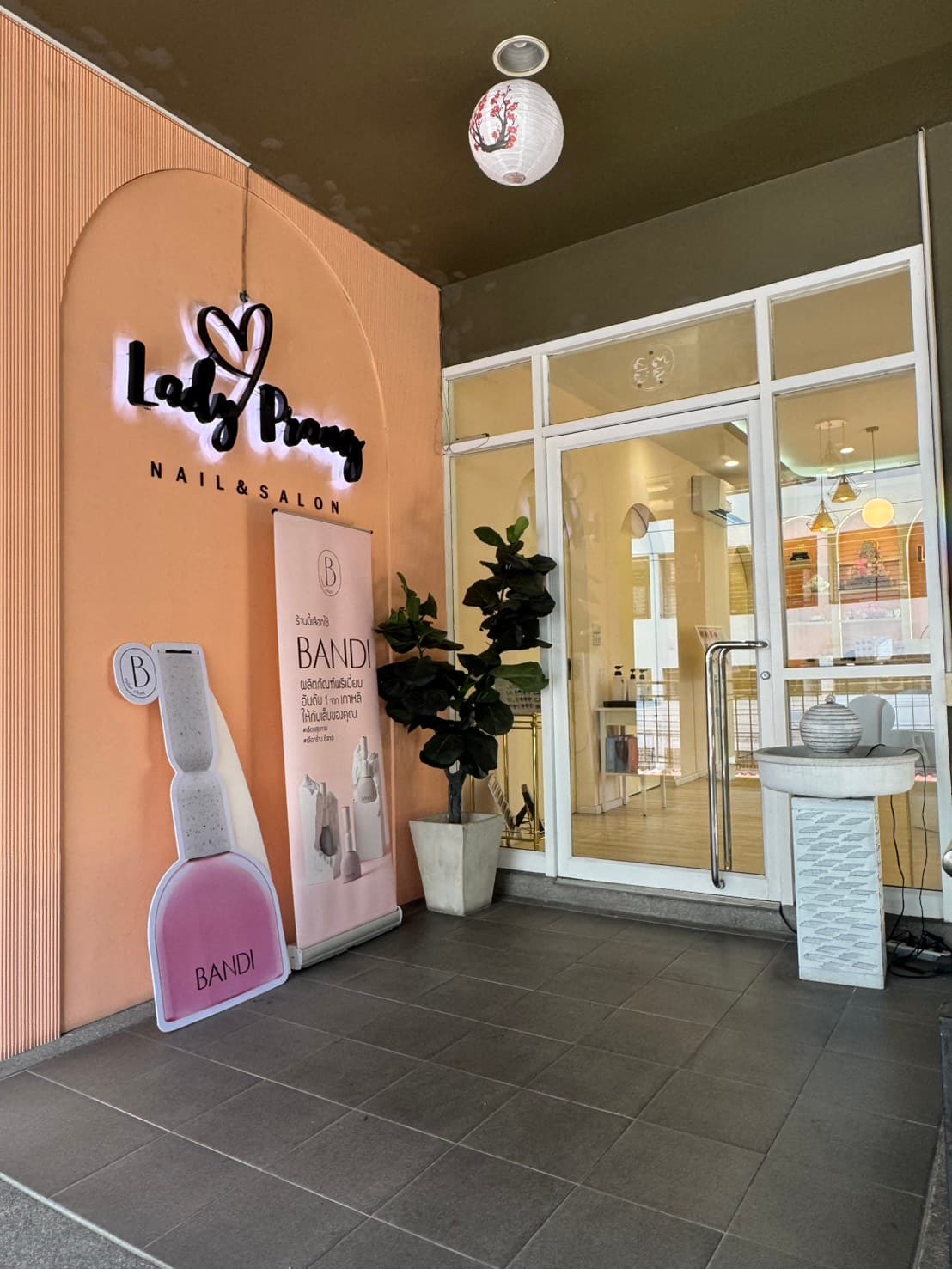Entrance of Lady Prang Studio in Bang Khae, where Diamond Nails is located